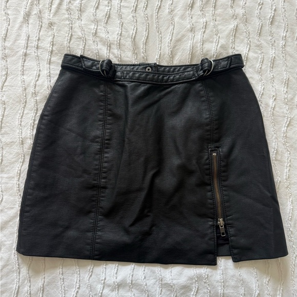 ‼️SOLD‼️ Black Vegan Leather moto Midnight Black Leather Mini Skirt 6 - Picture 2 of 4